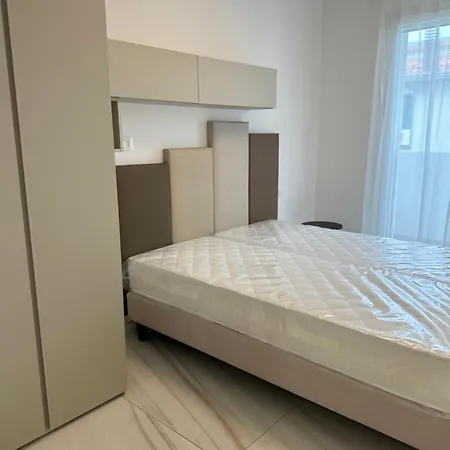 Palace With Small Swimming Pool, Private Beach, Parking Appartamento *