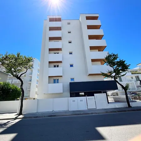 Appartamento Palace With Small Swimming Pool, Private Beach, Parking
