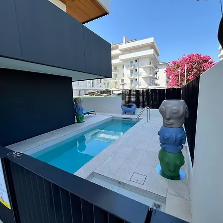 Palace With Small Swimming Pool, Private Beach, Parking Appartamento
