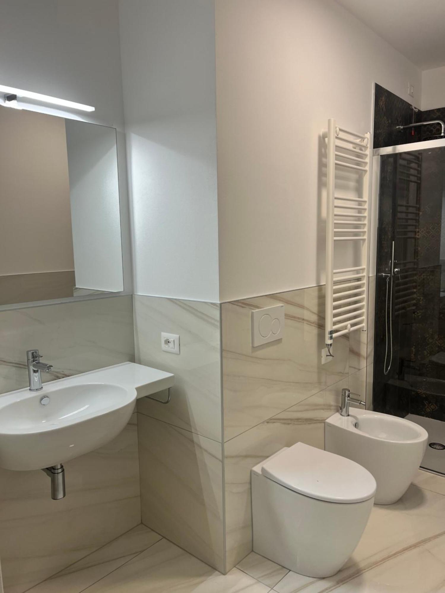 Palace With Small Swimming Pool, Private Beach, Parking Apartment Lido di Jesolo