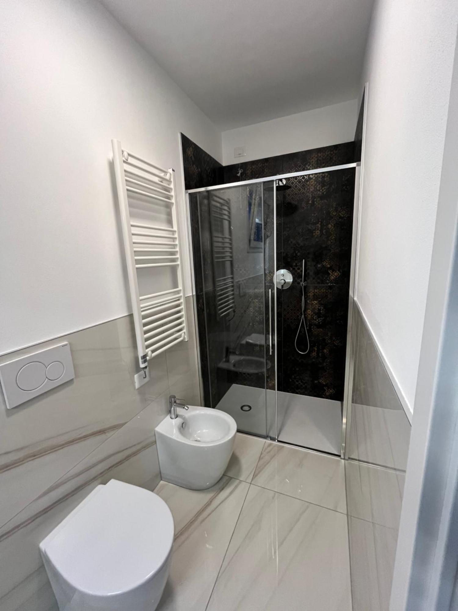 Palace With Small Swimming Pool, Private Beach, Parking Apartment