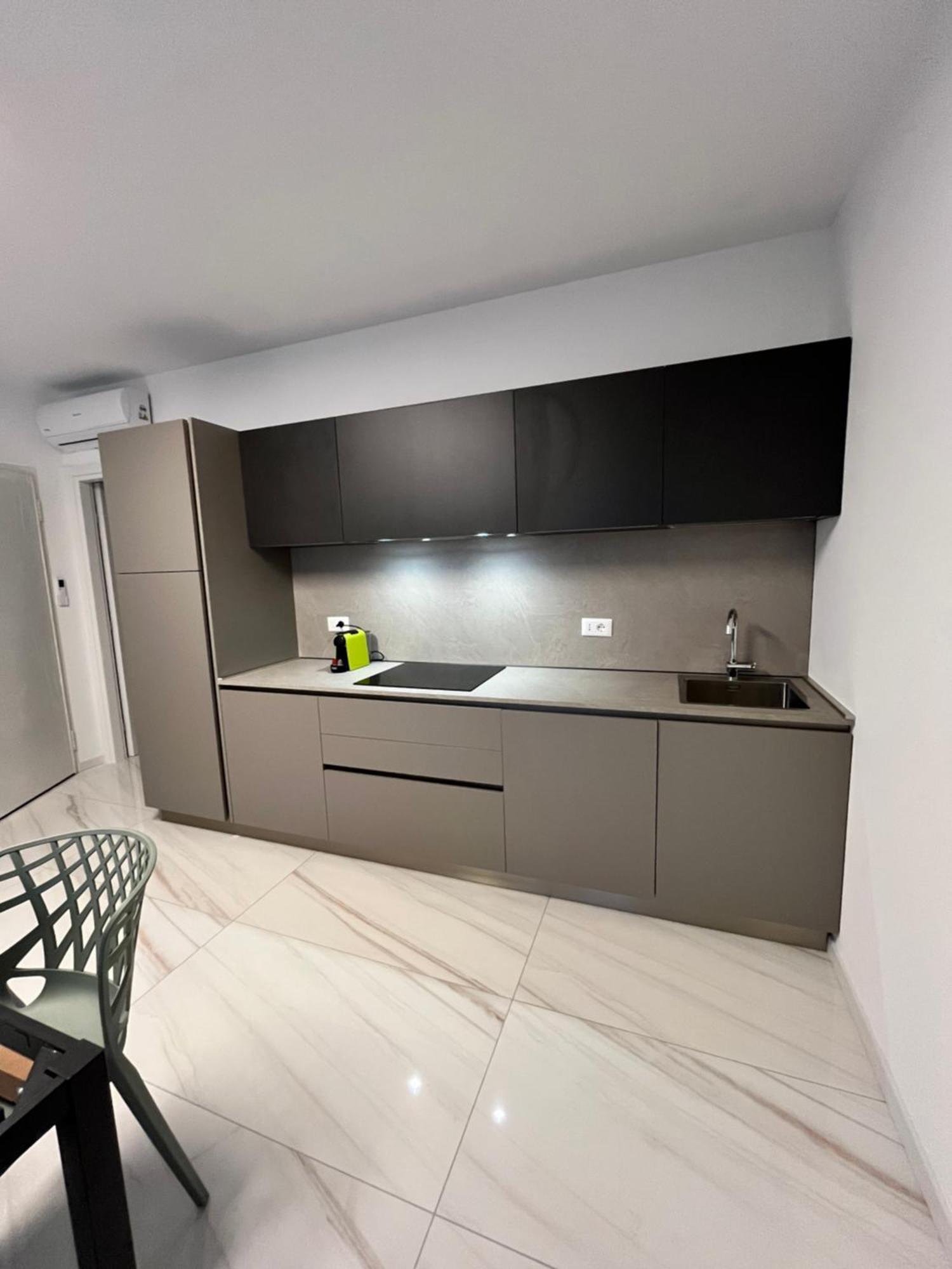 Apartment Palace With Small Swimming Pool, Private Beach, Parking *