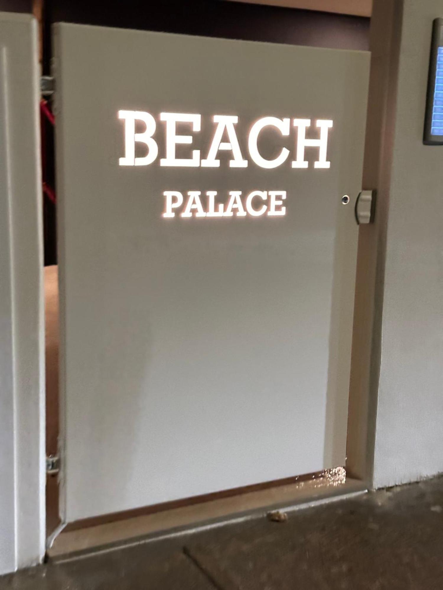 Palace With Small Swimming Pool, Private Beach, Parking Apartment *