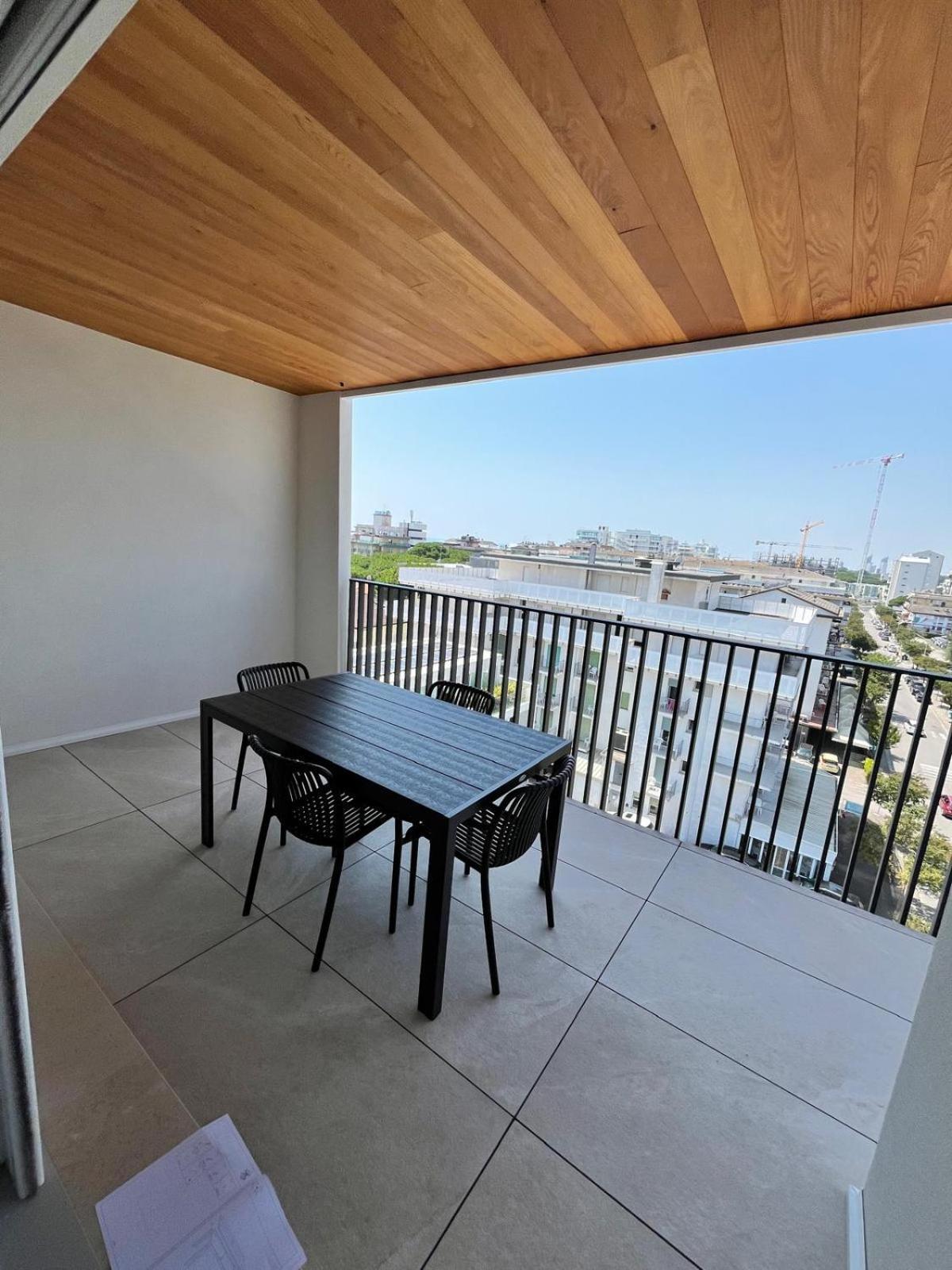 Palace With Small Swimming Pool, Private Beach, Parking * Lido di Jesolo