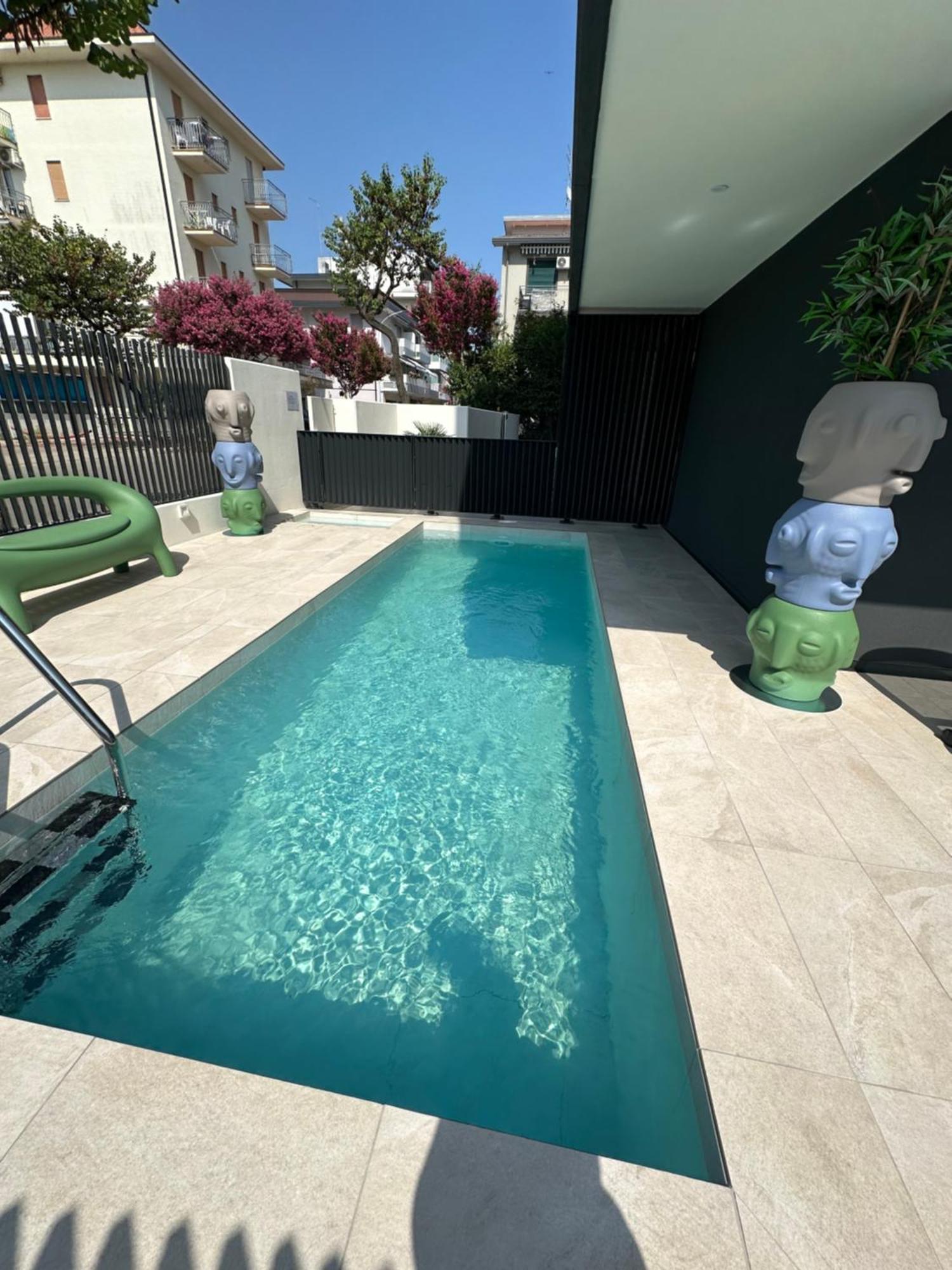 Palace With Small Swimming Pool, Private Beach, Parking Lido di Jesolo
