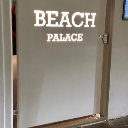 Palace With Small Swimming Pool, Private Beach, Parking Appartamento *