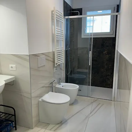 Palace With Small Swimming Pool, Private Beach, Parking Appartamento