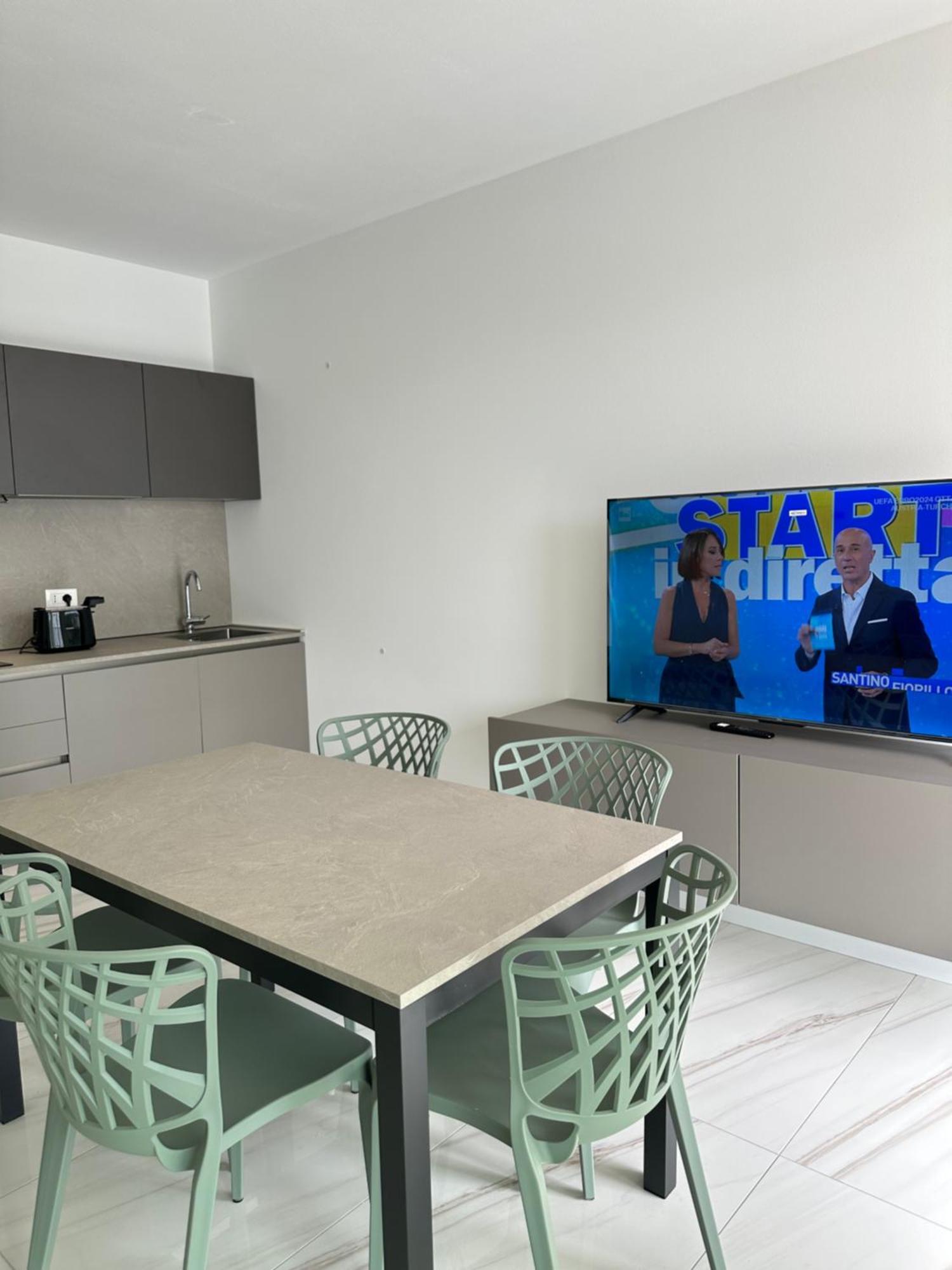 Apartment Palace With Small Swimming Pool, Private Beach, Parking Lido di Jesolo
