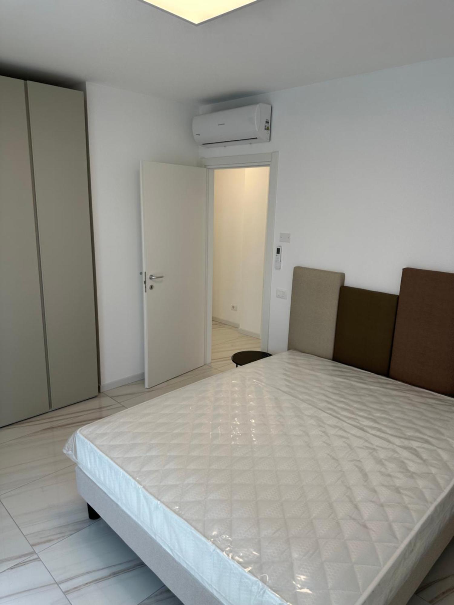 Palace With Small Swimming Pool, Private Beach, Parking Apartment *