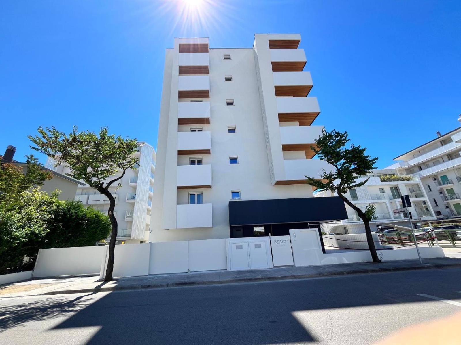 Apartment Palace With Small Swimming Pool, Private Beach, Parking