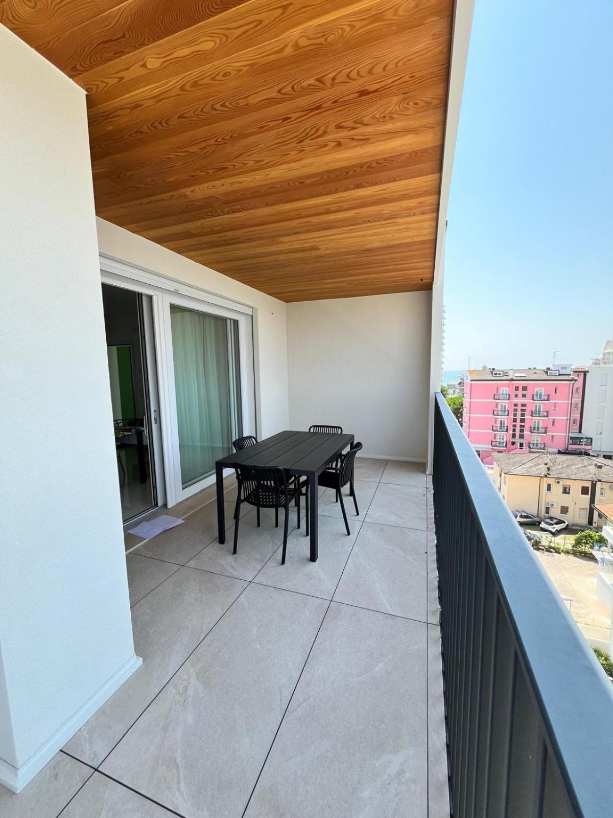 Palace With Small Swimming Pool, Private Beach, Parking Apartment
